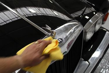 METAL_TRIM_POLISHED__PROTECTED